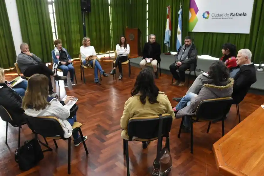 El Área de Salud Animal se reunió con grupos de personas que bregan por el bienestar de los animales
