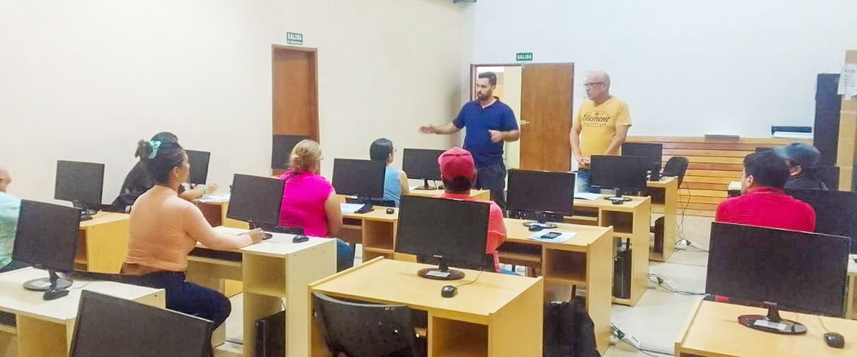 Capacitan a emprendedores para acceder a microcréditos