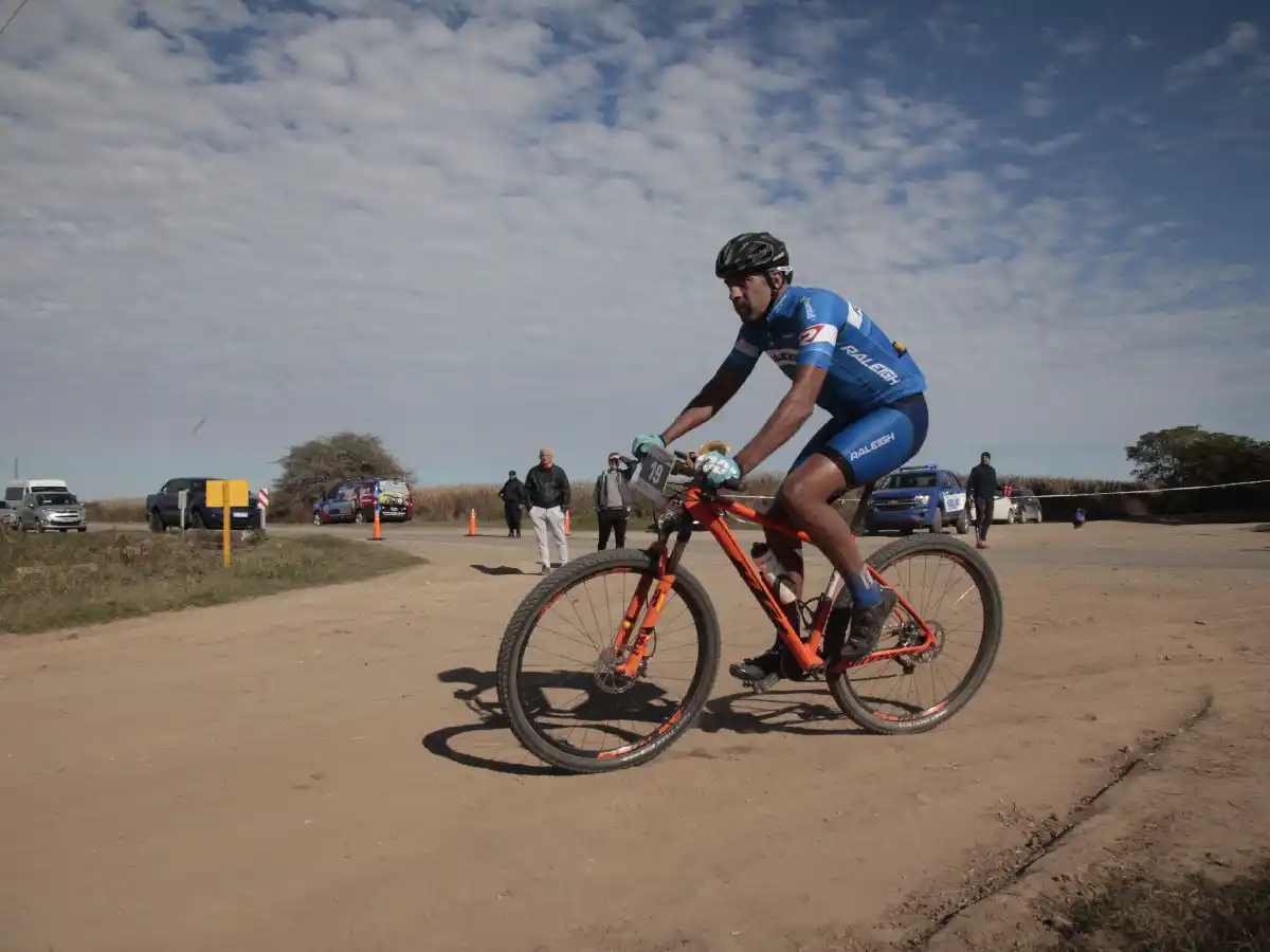 Ni en “bicicleta” le escapan a la “Pandemia” 