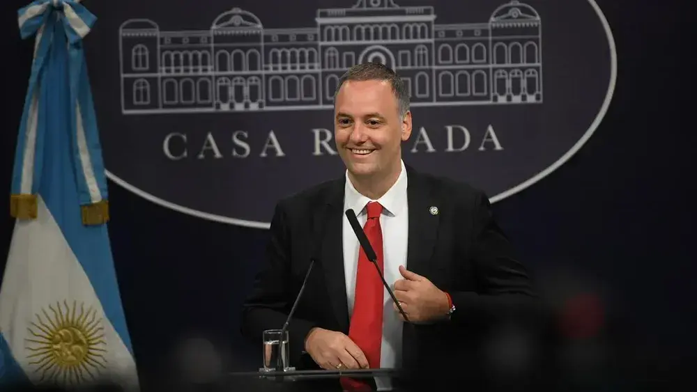 Inocencia Fiscal: Adorni y su esposa solicitaron el beneficio