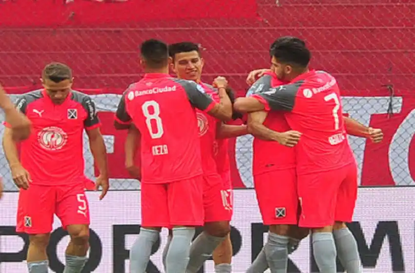 En un atractivo partido, Independiente venció a Huracán