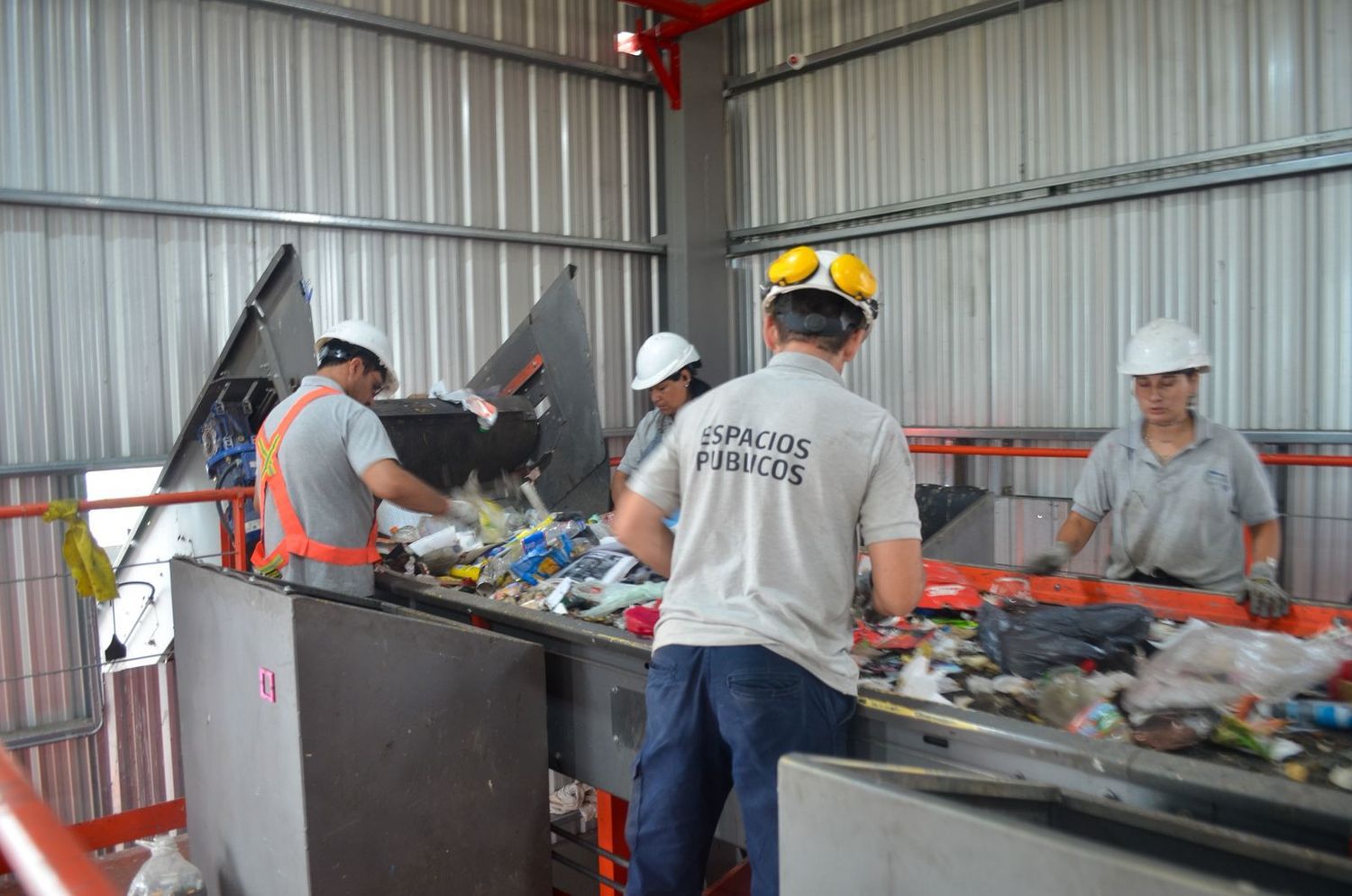 Residuos: Provincia entrega equipamiento para promover la economía circular