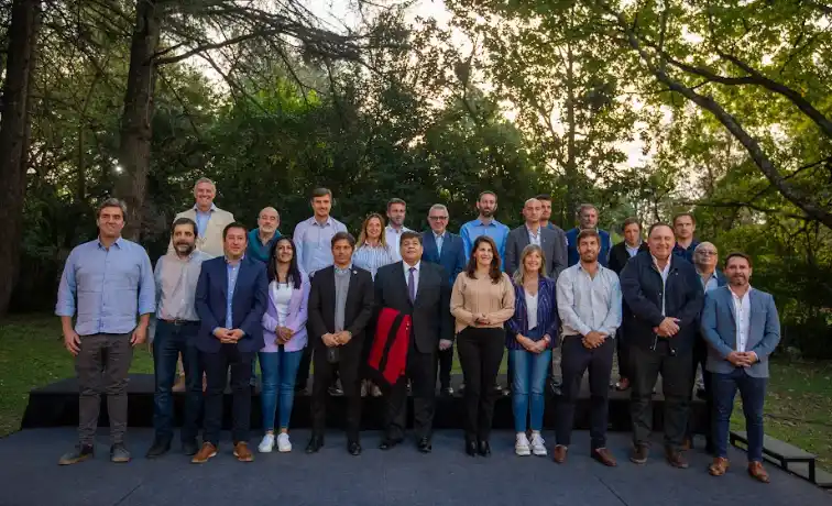 Firma de convenios: En Provincia quieren terminar de "una vez y para siempre las calles de tierra en el conurbano"