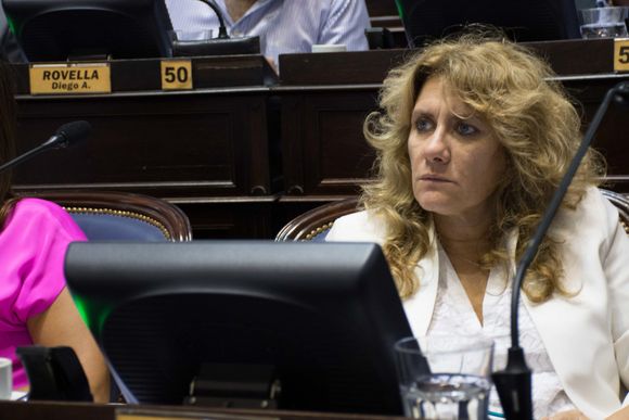 Para Alejandra Lordén, "el kirchnerismo se cree una casta superior": "Se vacunan primero, viajan y vuelven cuando quieren"