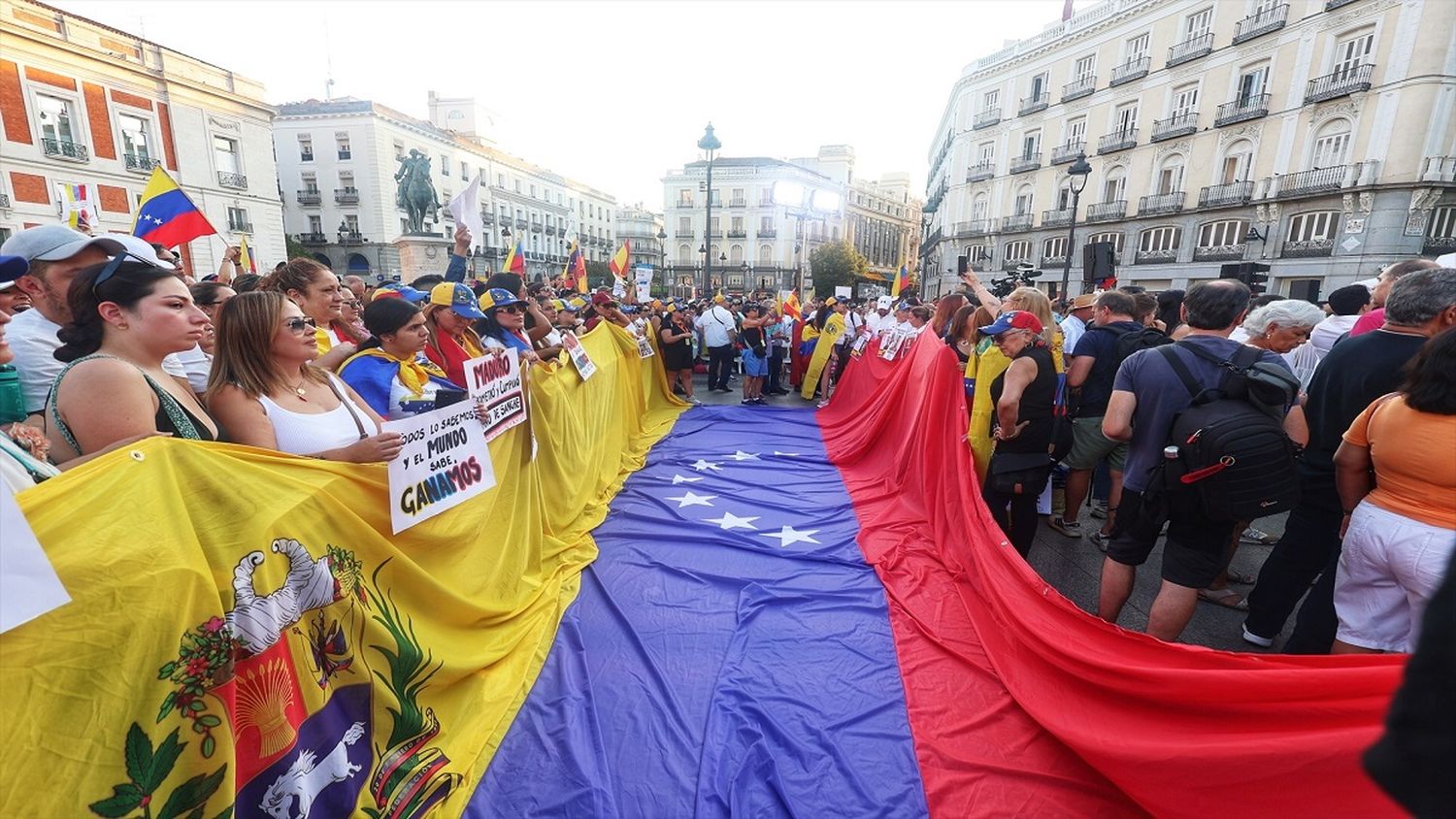 Piden al Gobierno de España facilitar permisos de residencia y trabajo para migrantes venezolanos