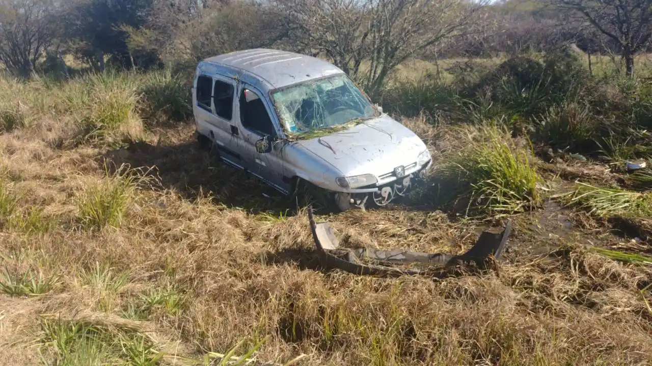 Vuelco con seis personas a bordo