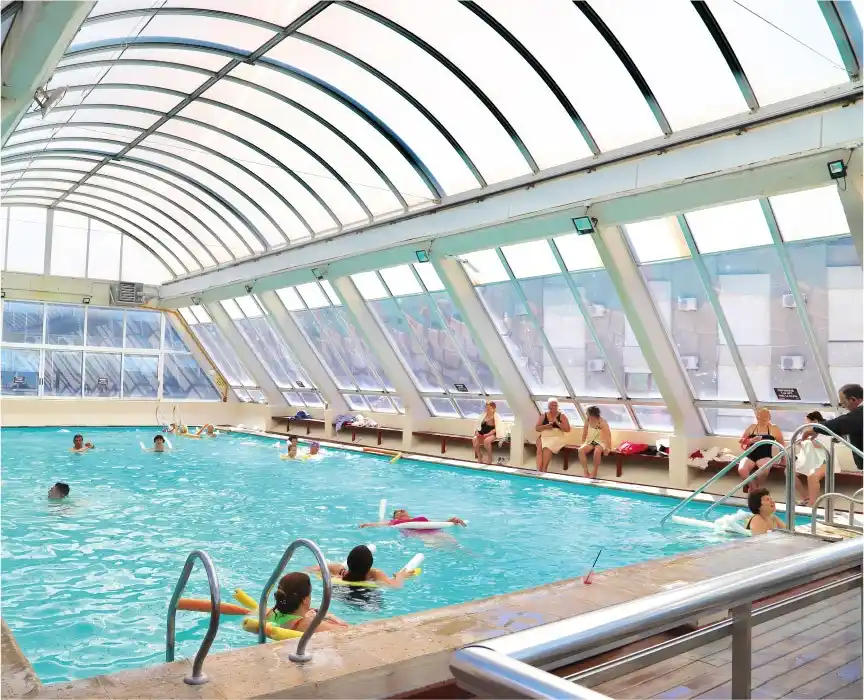 El hotel Luz y Fuerza de San Bernardo está frente a la playa