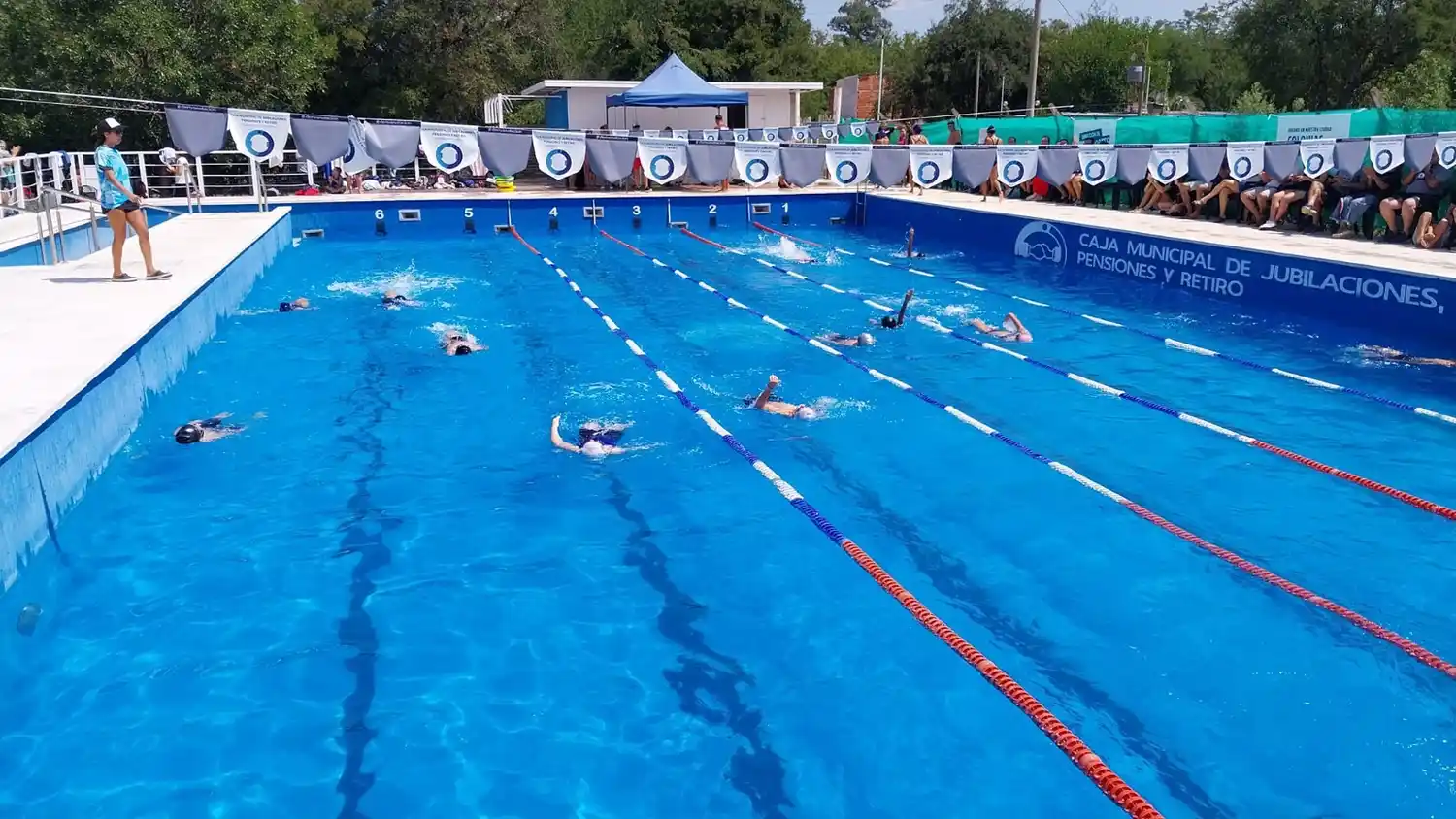Gran cierre de la Colonia de Natación en la pileta de la Caja Municipal