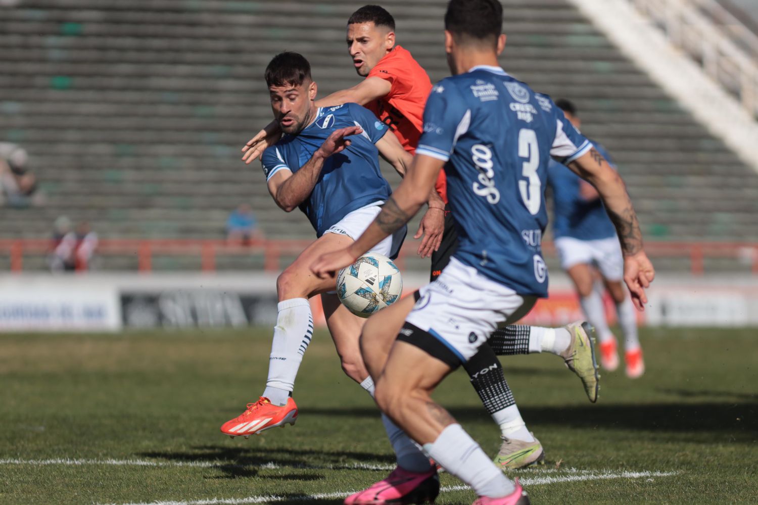 Alvarado cayó en un duelo clave frente a Ferro