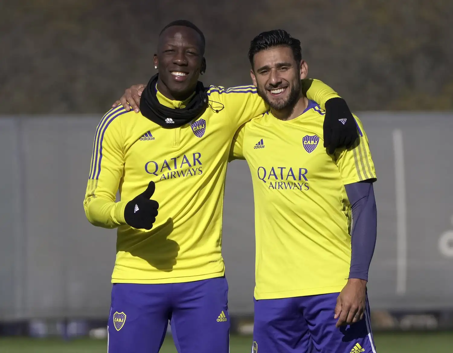 Advíncula y Salvio, integrantes de Boca.
