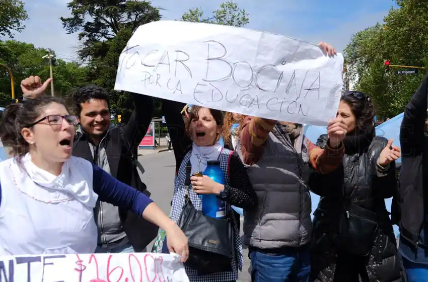 Docentes: Baradel calificó como una "vergüenza" el decreto de Arroyo