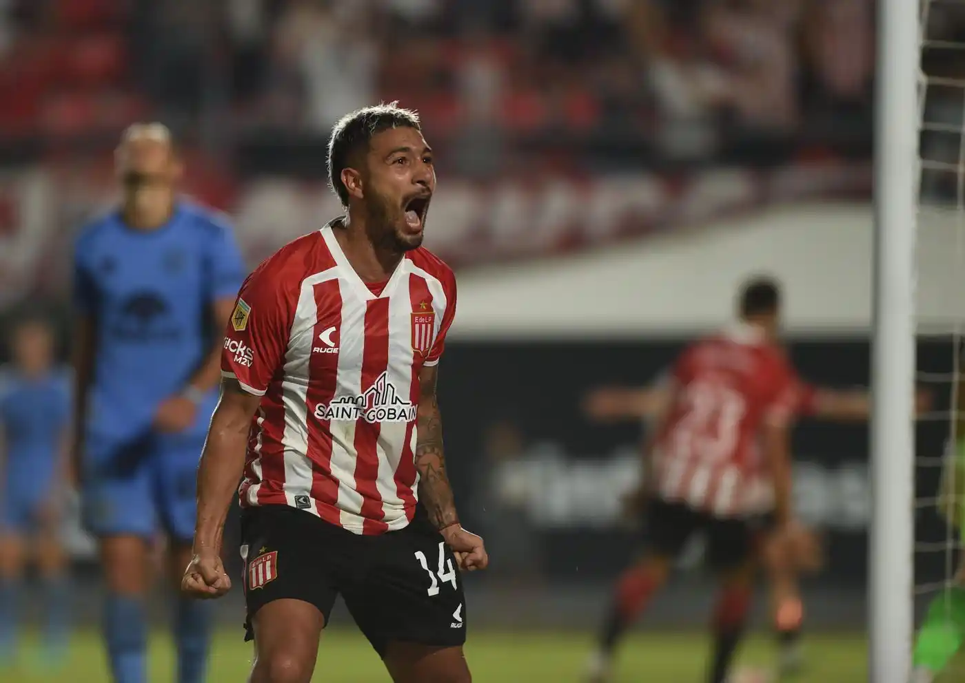 Mancuso festeja el agónico gol de Estudiantes.