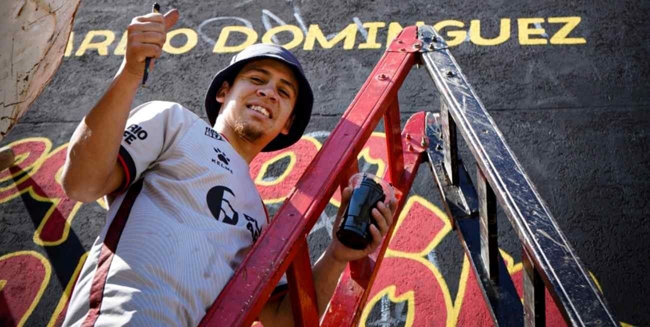 Pintó el nuevo mural de Colón y va por más