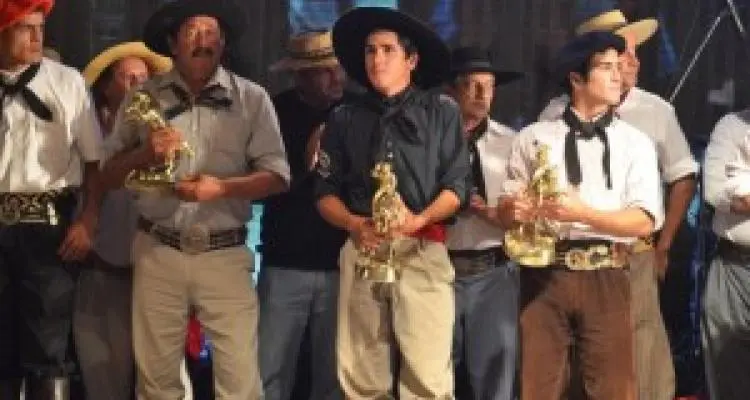 Manuel Sánchez campeón en el Festival de Doma y Jineteada de Diamante