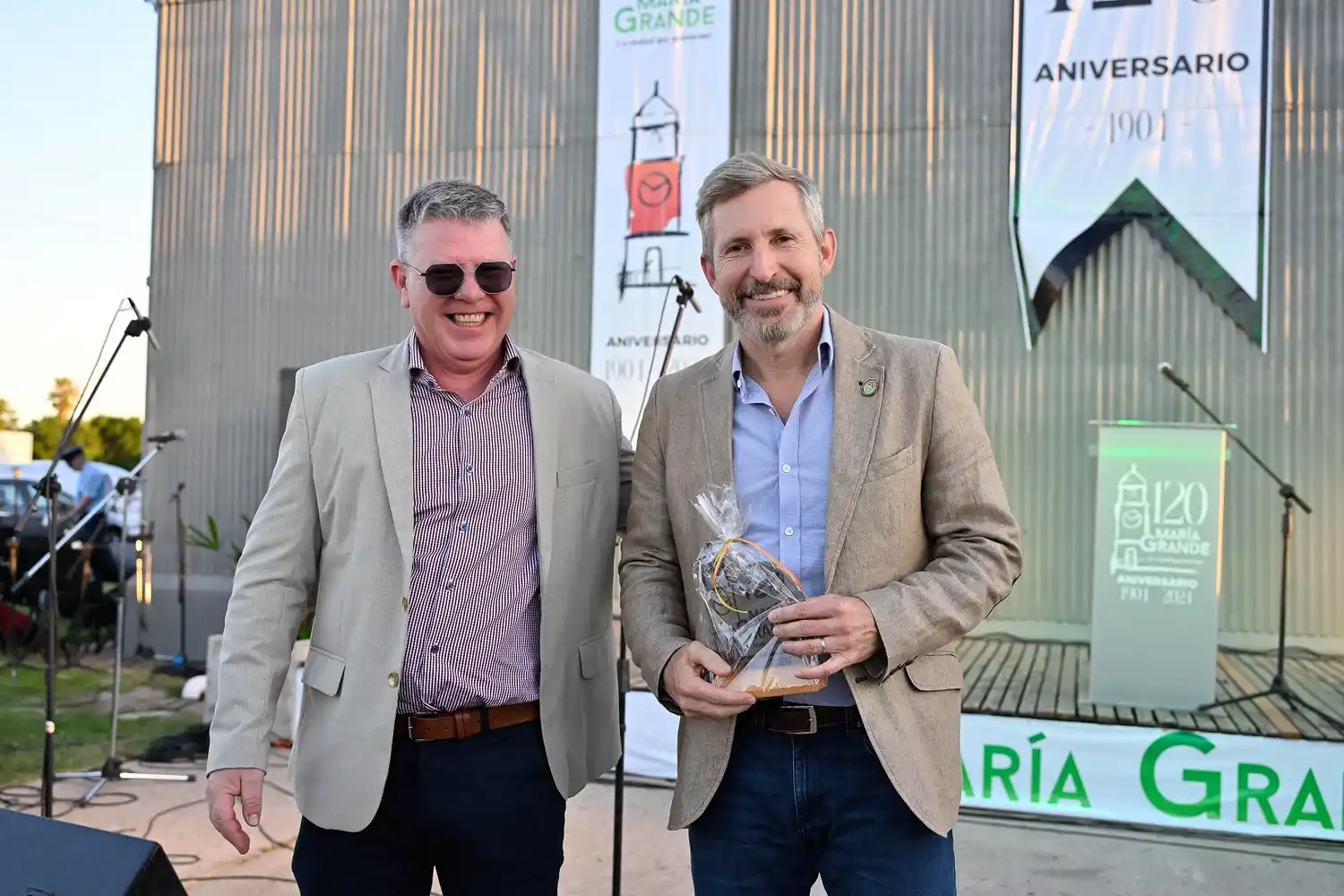 El gobernador Rogelio Frigerio junto al intendente Héctor Solari