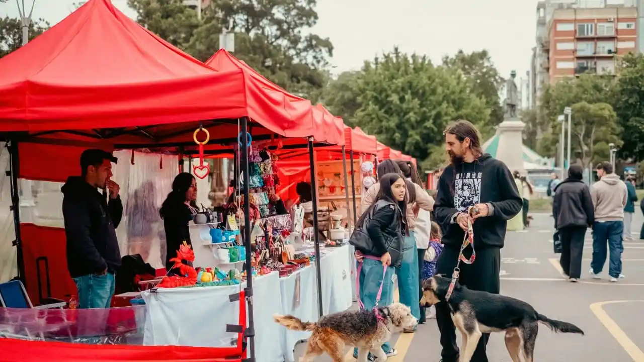 El evento, de entrada libre y gratuita, se presenta como una opción para disfrutar al aire libre y apoyar la producción local durante el fin de semana.