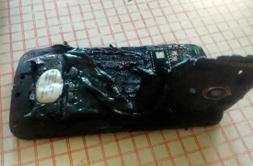 Se durmió con el celular y explotó: sufrió varias quemaduras en todo el cuerpo
