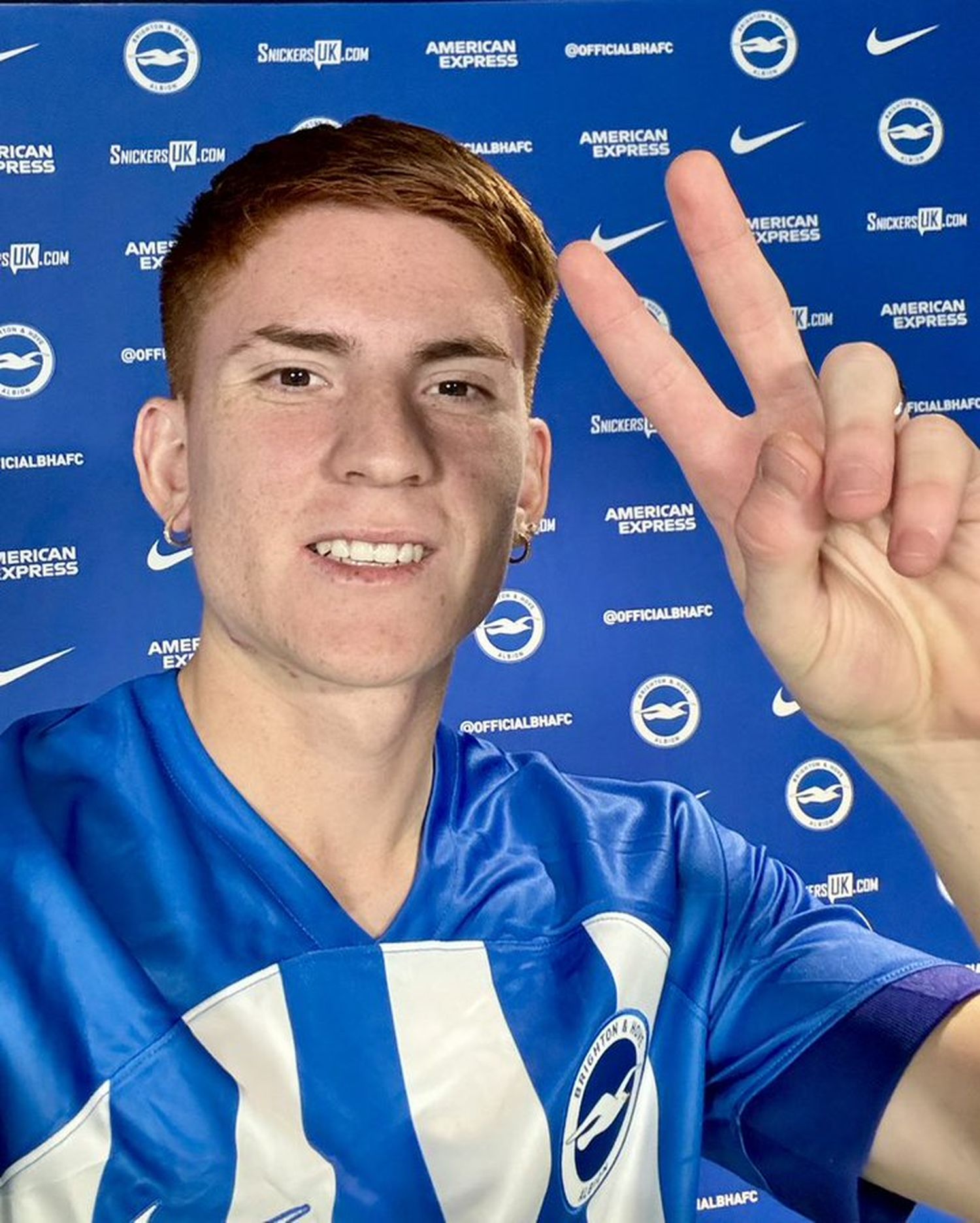 Barco con la camiseta de Brighton.