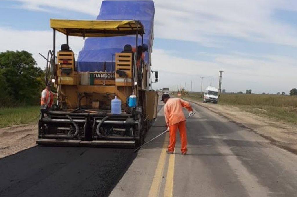 Avanzan las obras de bacheo en cuatro departamentos del centro provincial