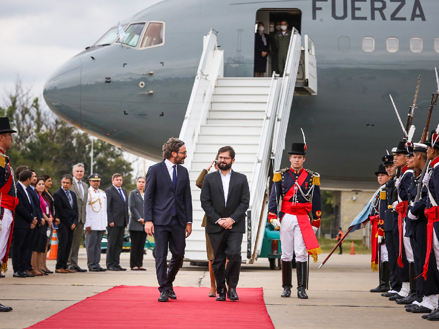 Boric llegó al país en su primera visita oficial al exterior y mañana se reunirá con Alberto Fernández