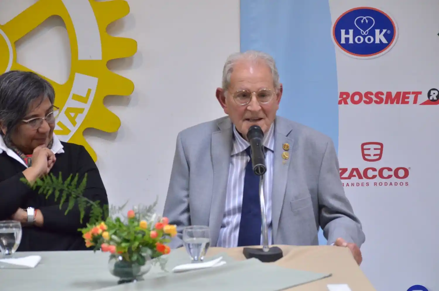 Se anuncia una muestra de innovaciones en energía solar, dirigida por el profesor Lorenzo Pérez. Foto: Gentileza