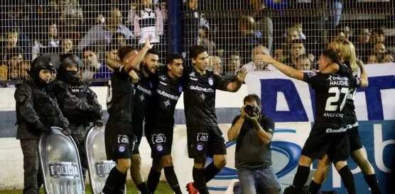 Gimnasia sufrió ante Argentinos, que alcanzó las semifinales
