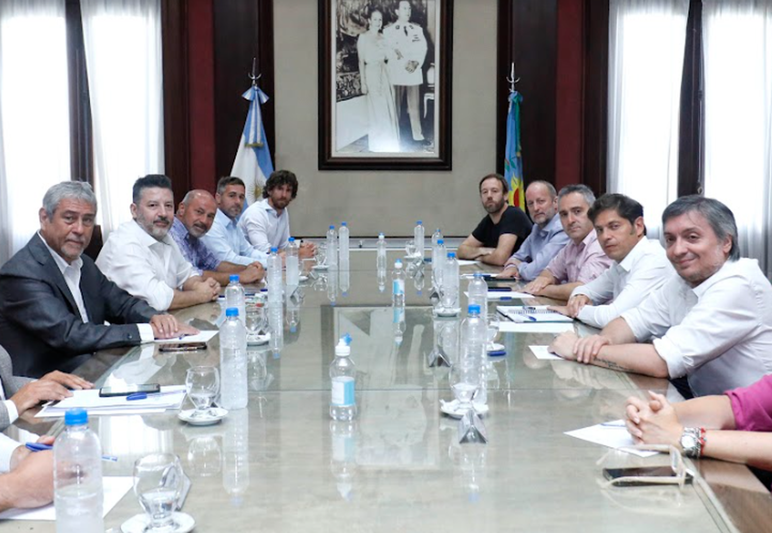 En la previa de la reunión en Merlo, Kicillof recibió a intendentes y Máximo Kirchner en Gobernación