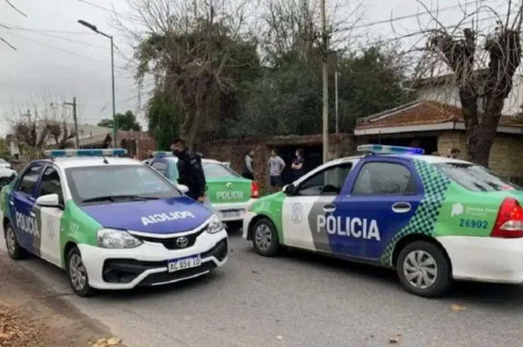 El hombre fue reducido y detenido.