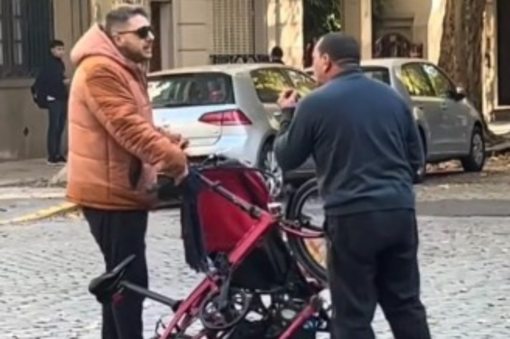 Violenta discusión en plena calle.