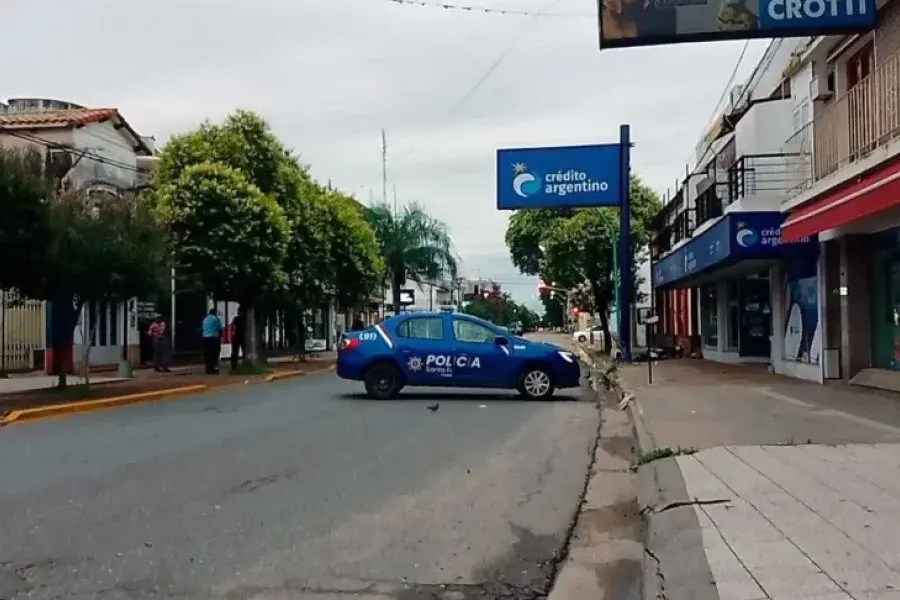 A gran velocidad, derrapó con la moto, golpeó contra el cordón y falleció