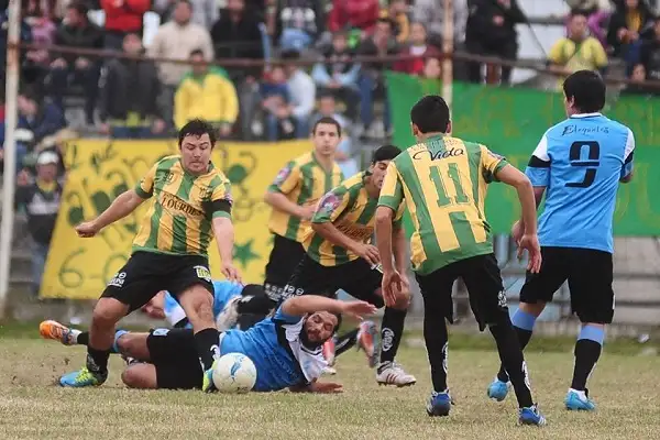 Sarmiento recibe a Juventud Urdinarrain en el Municipal 