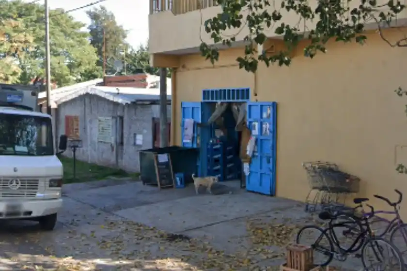 Pegaron una nota amenazante en la puerta de un supermercado chino de zona noroeste