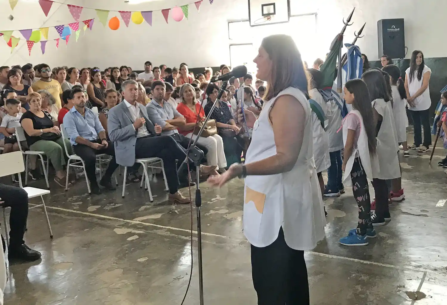 Emotivo acto en la Escuela 47