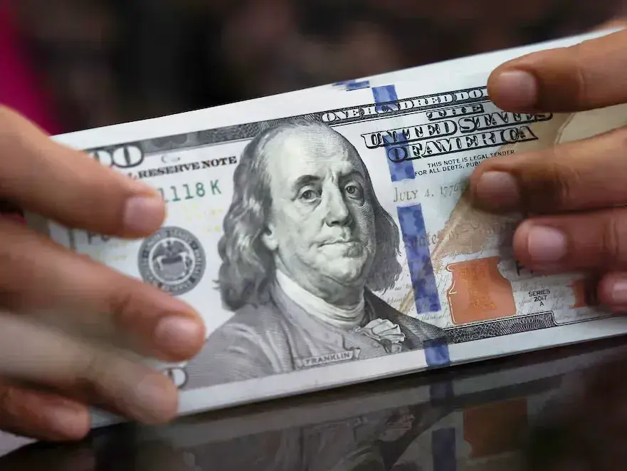 El dólar cerró la semana estable pero se mantuvo en su precio más alto desde octubre