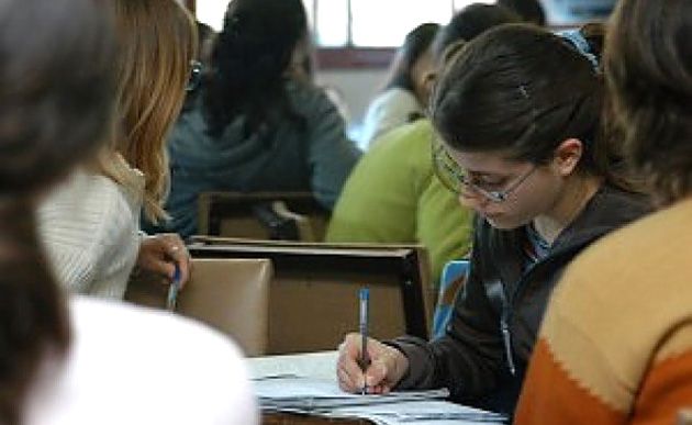 Becas: Los estudiantes del nivel superior ya comenzaron a cobrar