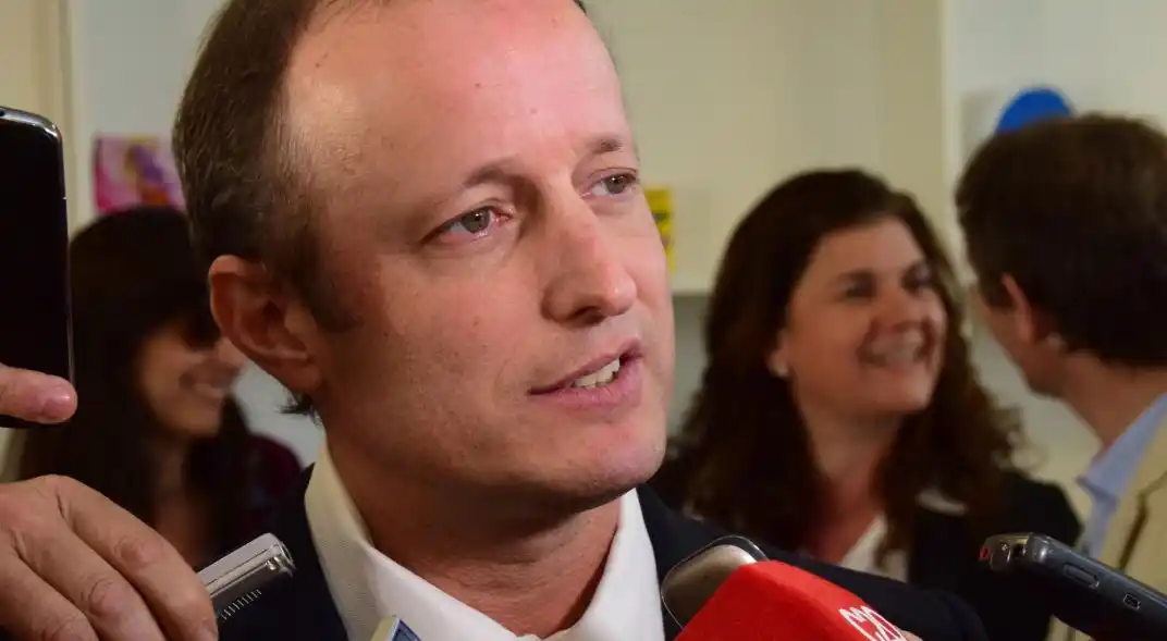 Insaurralde con fiebre constante, cansancio y dolor muscular