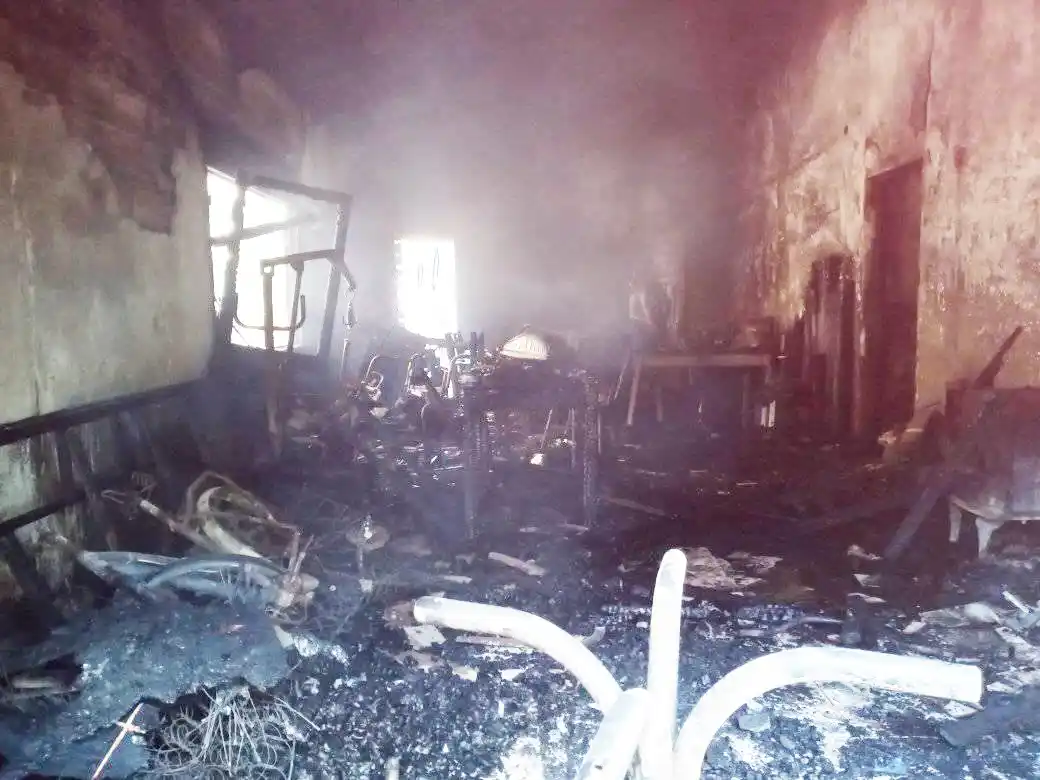 “El fuego avanzaba y rescaté a mi familia de la vivienda”