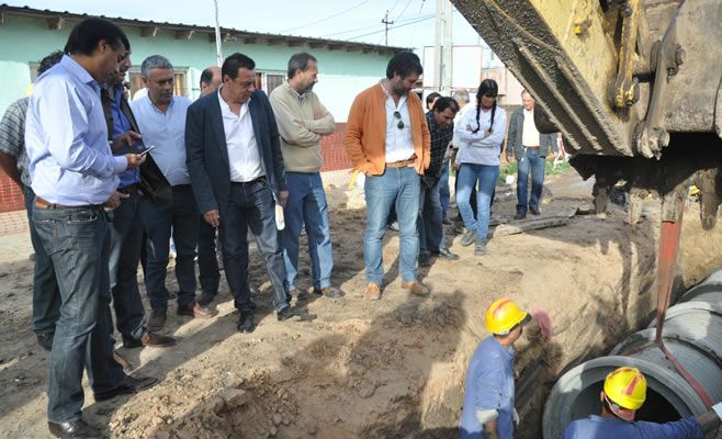 Zárate: Intendente Cáffaro y el Ministro Aparicio recorrieron obras del PROMEBA