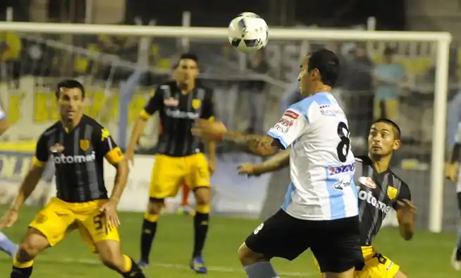 Dura derrota de Juventud Unida frente a Santamarina de Tandil