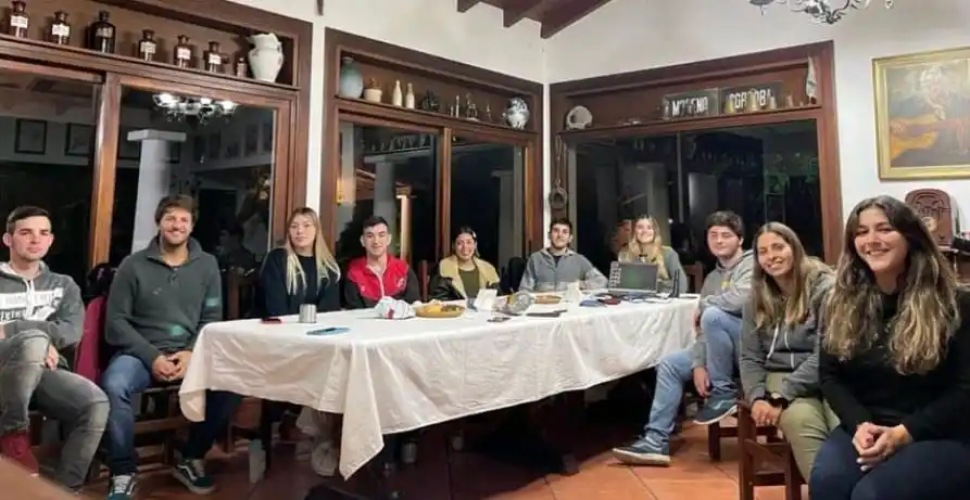 Jóvenes militantes de la UCR Chascomús llaman a la renovación del Partido en las elecciones internas