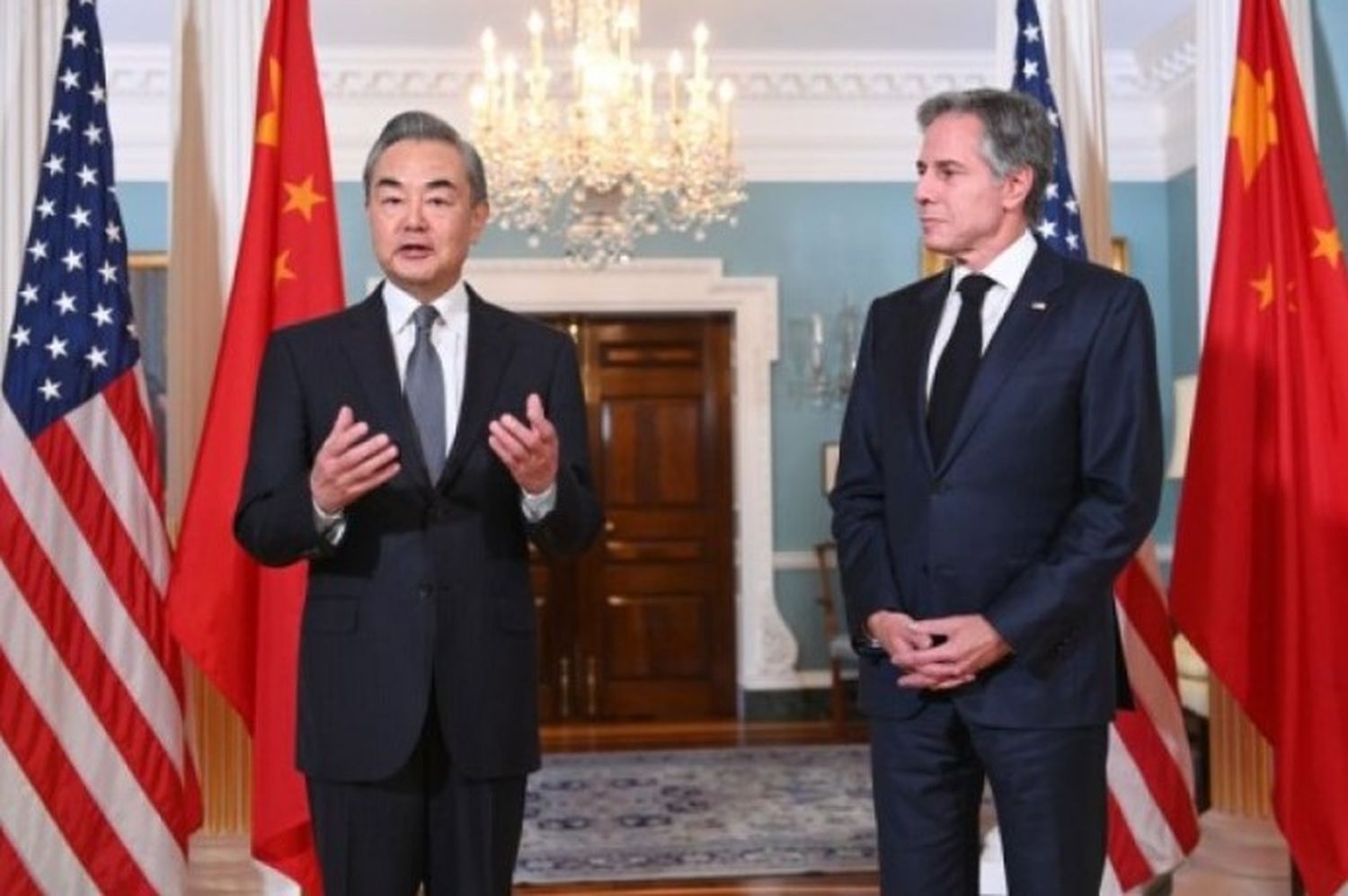 Wang formuló declaraciones cuando apareció brevemente ante la prensa
