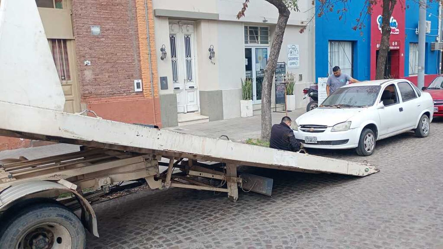 El municipio secuestró vehículos abandonados en la vía pública