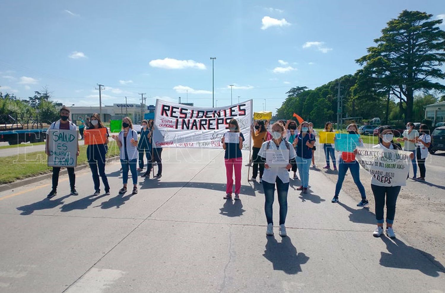 Corte y reclamo de médicos residentes del Inareps por salarios adeudados