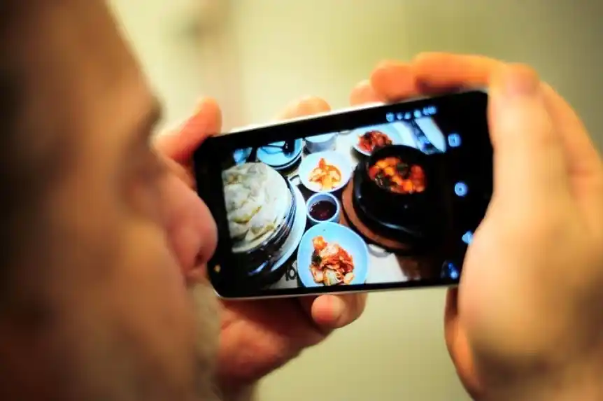 Azul impulsa regulación de la venta de productos alimenticios por redes sociales