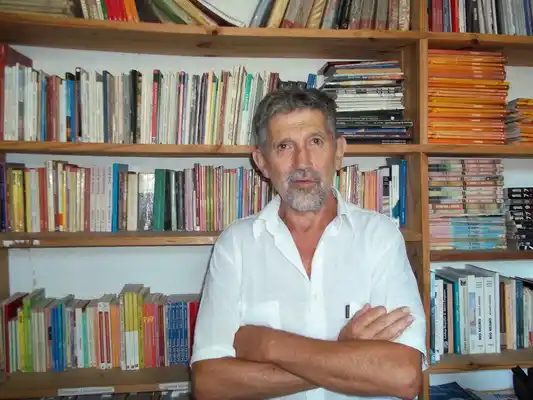 Luis Luján: “Mi escritura nació del deseo de dejarle algo a mis hijos”