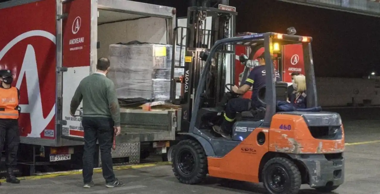 Llegaron 1.6 millón de dosis de AstraZeneca y arribarán dos vuelos con Sinopharm