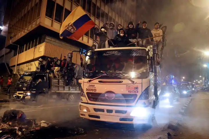 Ecuador se sumerge en el caos