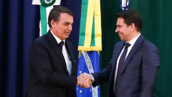 Investigan al director de inteligencia de la gestión de Bolsonaro