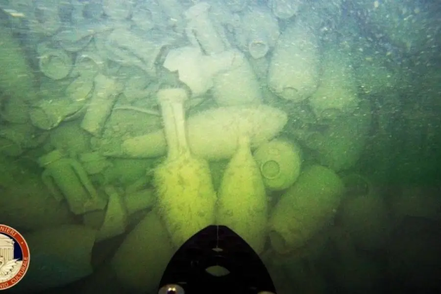 Sorpresa en la costa de Roma: encontraron un barco de carga de más de dos mil años