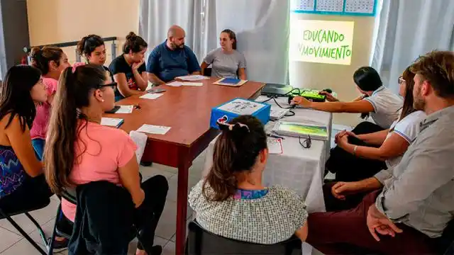 Más de 4000 estudiantes reciben apoyo escolar a través del Becario